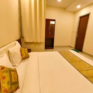 Hotel Veer Palace Near Udaipole, Udaipur